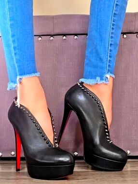 Christian Louboutin Black Leather Silver Studded Ankle Booties EU 39 / US 8.5